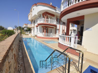 Didim Efelerde Satılık Havuzlu Villa 5+1